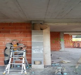 Prestavljen priključek na desno stran. Menjava priključka za dimnik